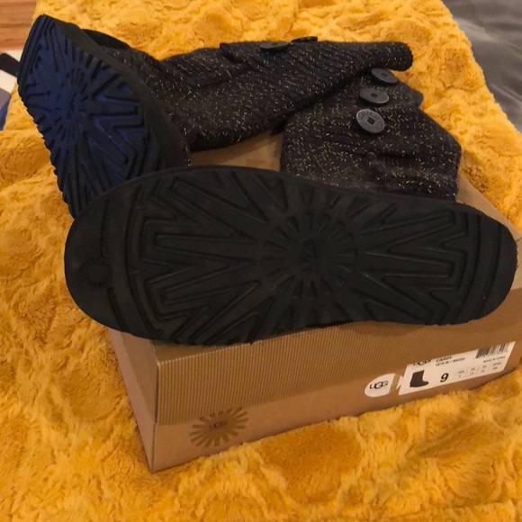 UGG Knitt Gold and Black Boots - Picture 2 of 3